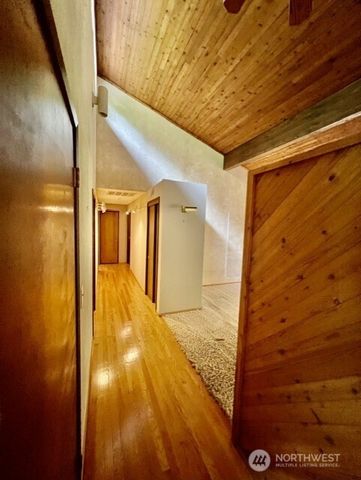 39045 258th Avenue SE, Enumclaw, WA 98022