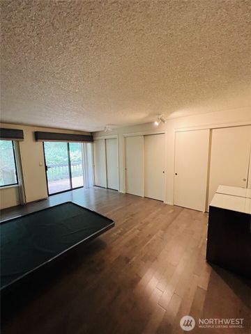 39045 258th Avenue SE, Enumclaw, WA 98022