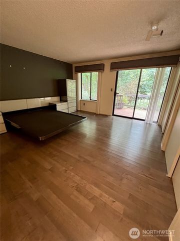 39045 258th Avenue SE, Enumclaw, WA 98022