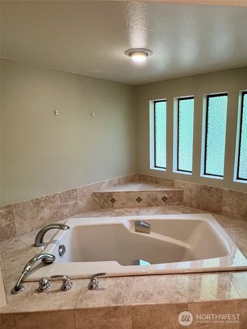 39045 258th Avenue SE, Enumclaw, WA 98022
