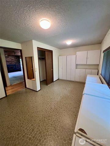 39045 258th Avenue SE, Enumclaw, WA 98022