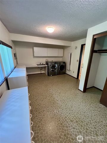 39045 258th Avenue SE, Enumclaw, WA 98022