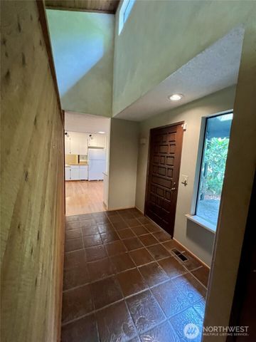 39045 258th Avenue SE, Enumclaw, WA 98022