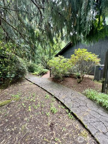 39045 258th Avenue SE, Enumclaw, WA 98022
