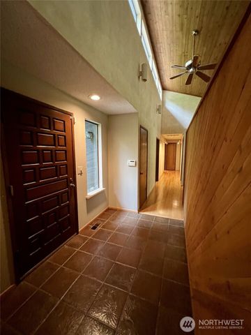 39045 258th Avenue SE, Enumclaw, WA 98022