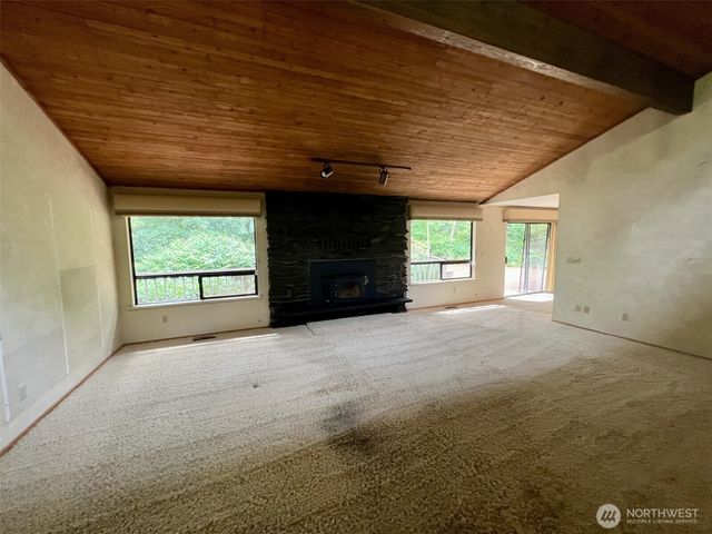 39045 258th Avenue SE, Enumclaw, WA 98022