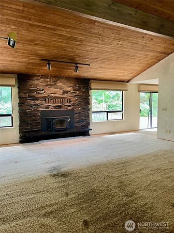 39045 258th Avenue SE, Enumclaw, WA 98022