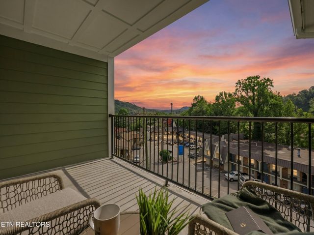 329 Ownby St, Gatlinburg, TN 37738