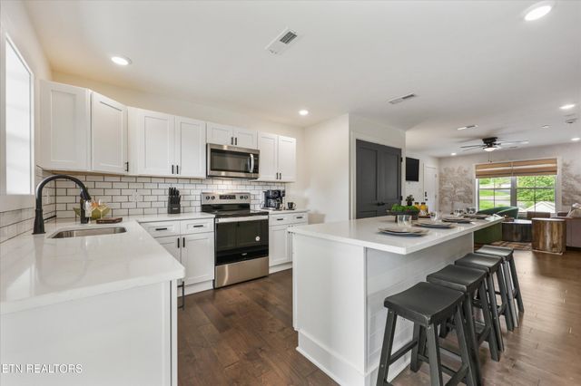 329 Ownby St, Gatlinburg, TN 37738