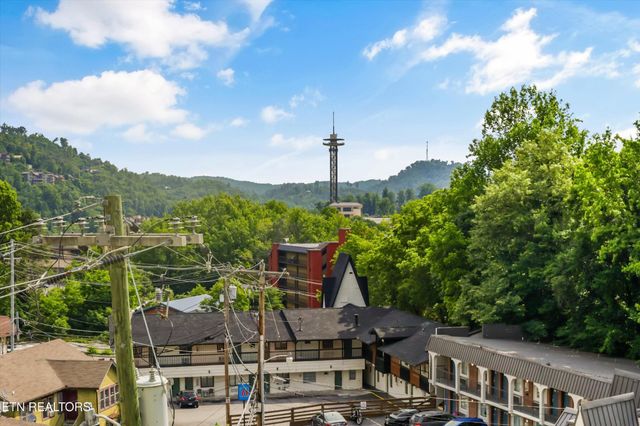 329 Ownby St, Gatlinburg, TN 37738