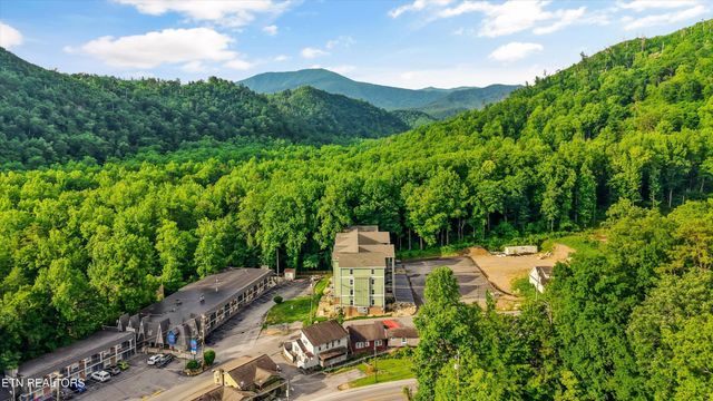 329 Ownby St, Gatlinburg, TN 37738