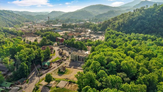 329 Ownby St, Gatlinburg, TN 37738