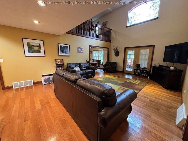 292 Winthrop Lane, Clendenin, WV 25045