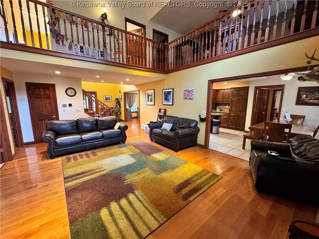 292 Winthrop Lane, Clendenin, WV 25045