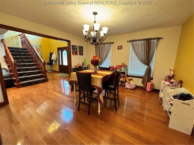 292 Winthrop Lane, Clendenin, WV 25045