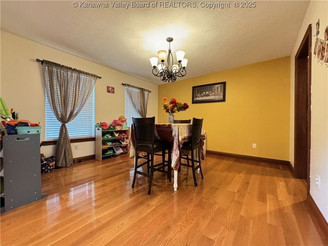 292 Winthrop Lane, Clendenin, WV 25045