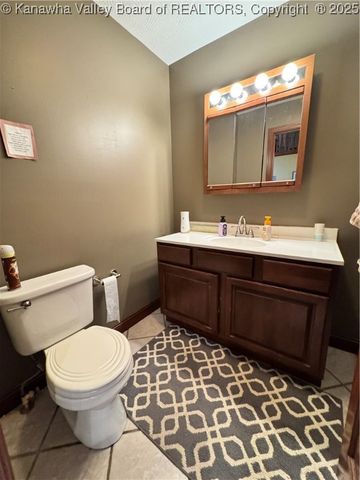 292 Winthrop Lane, Clendenin, WV 25045