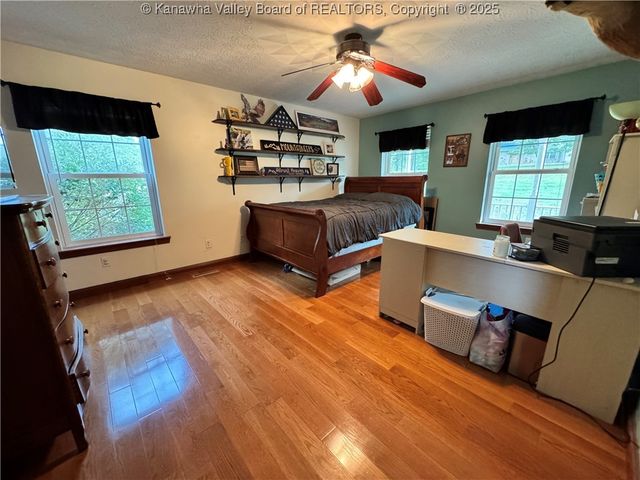 292 Winthrop Lane, Clendenin, WV 25045