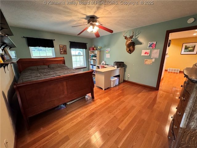 292 Winthrop Lane, Clendenin, WV 25045