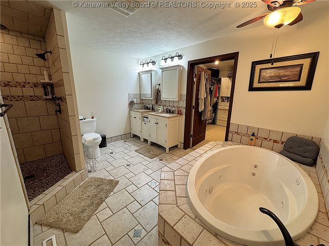 292 Winthrop Lane, Clendenin, WV 25045