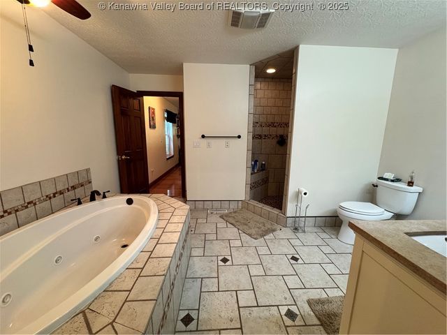 292 Winthrop Lane, Clendenin, WV 25045