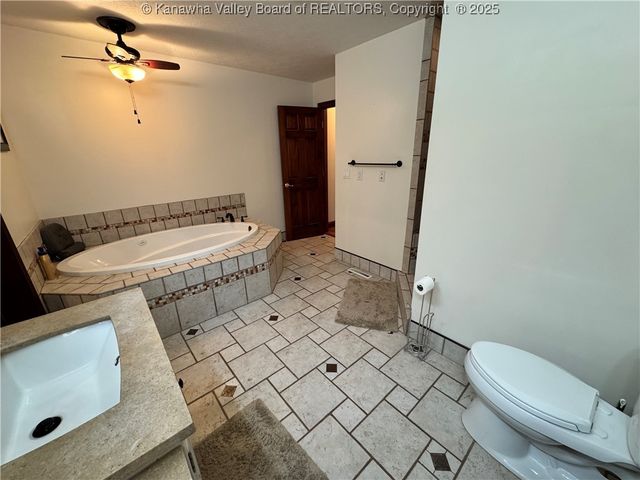 292 Winthrop Lane, Clendenin, WV 25045