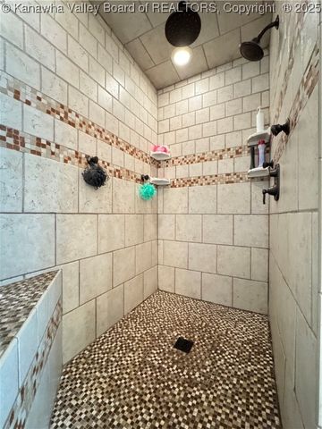 292 Winthrop Lane, Clendenin, WV 25045