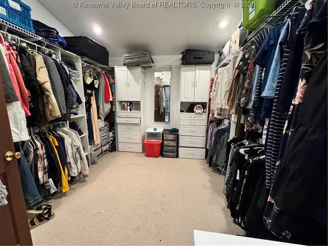 292 Winthrop Lane, Clendenin, WV 25045