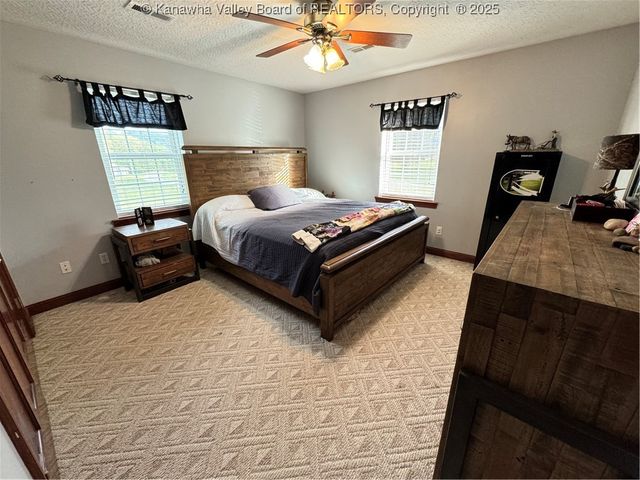 292 Winthrop Lane, Clendenin, WV 25045