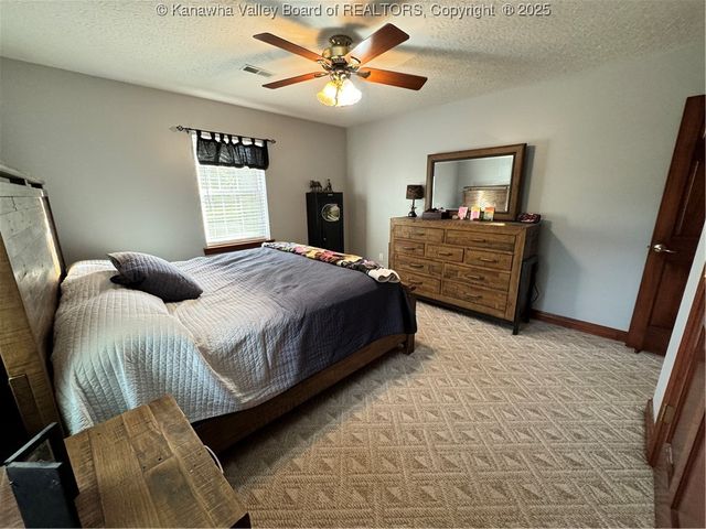 292 Winthrop Lane, Clendenin, WV 25045