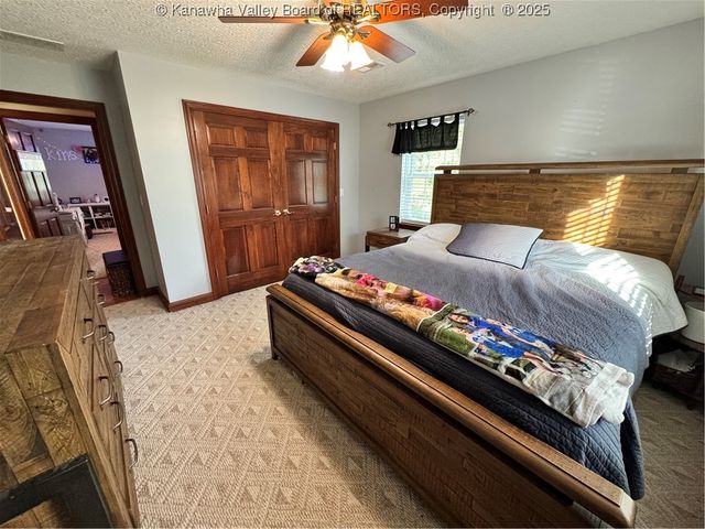 292 Winthrop Lane, Clendenin, WV 25045