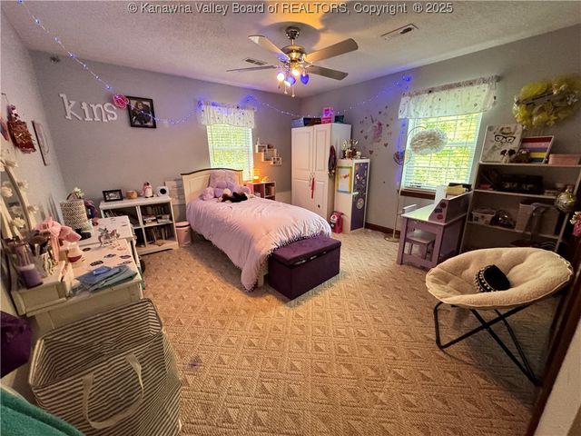 292 Winthrop Lane, Clendenin, WV 25045