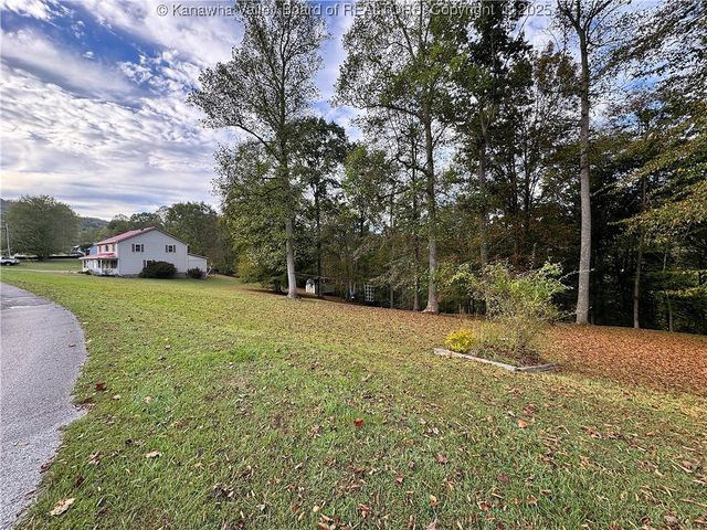 292 Winthrop Lane, Clendenin, WV 25045