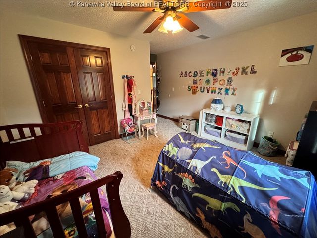 292 Winthrop Lane, Clendenin, WV 25045