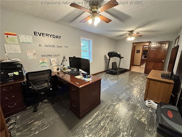 292 Winthrop Lane, Clendenin, WV 25045