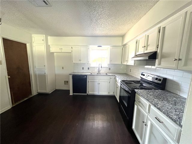 3001 Latour Pl, Corpus Christi, TX 78418