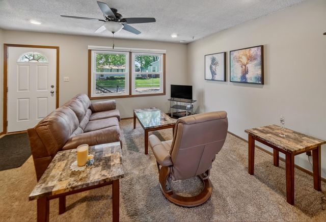 206 Spruce Hills Drive, Cedar Falls, IA 50613