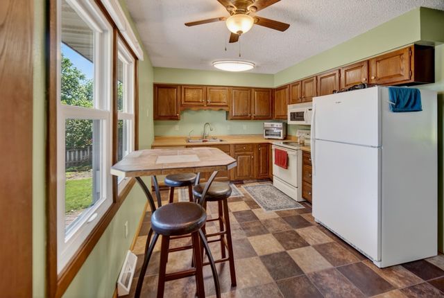 206 Spruce Hills Drive, Cedar Falls, IA 50613