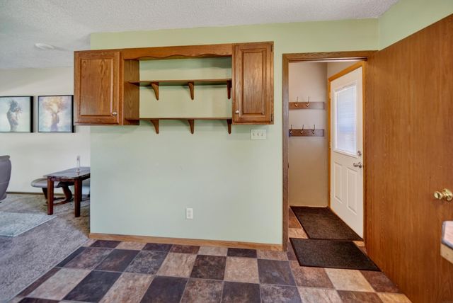 206 Spruce Hills Drive, Cedar Falls, IA 50613
