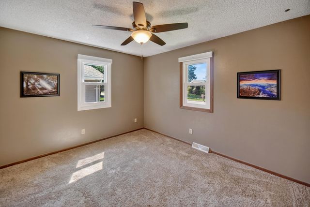206 Spruce Hills Drive, Cedar Falls, IA 50613