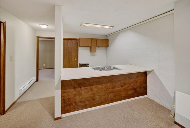206 Spruce Hills Drive, Cedar Falls, IA 50613