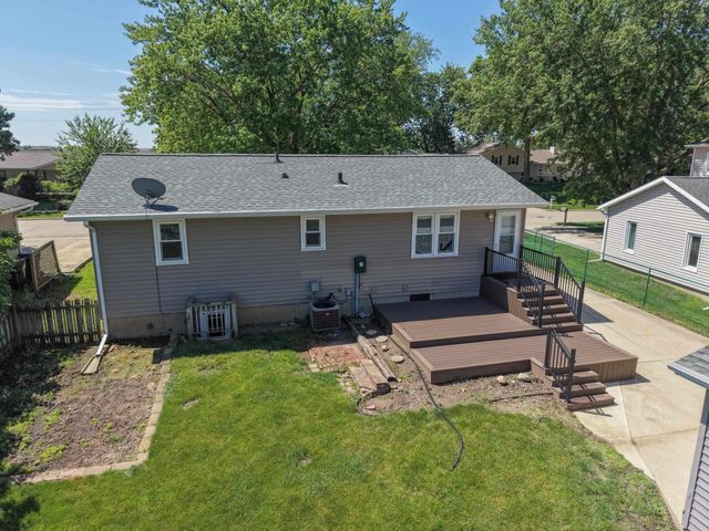 206 Spruce Hills Drive, Cedar Falls, IA 50613