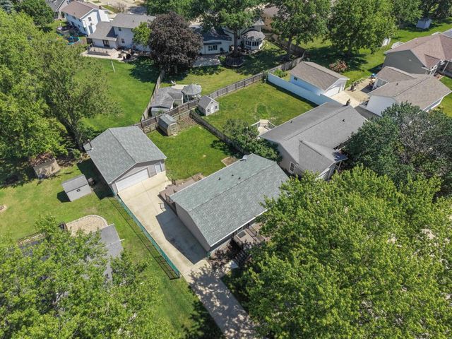 206 Spruce Hills Drive, Cedar Falls, IA 50613