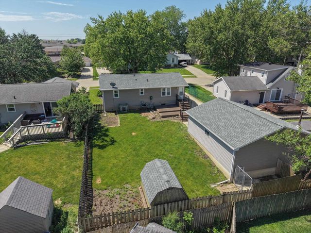 206 Spruce Hills Drive, Cedar Falls, IA 50613