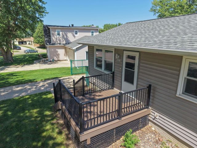 206 Spruce Hills Drive, Cedar Falls, IA 50613