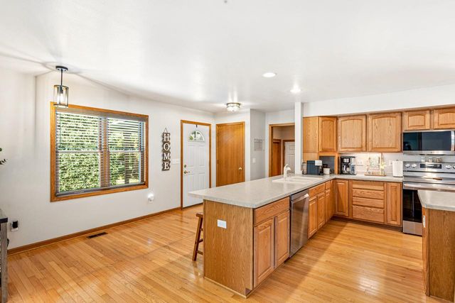 248 E Ottawa AVENUE, Dousman, WI 53118