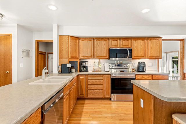 248 E Ottawa AVENUE, Dousman, WI 53118