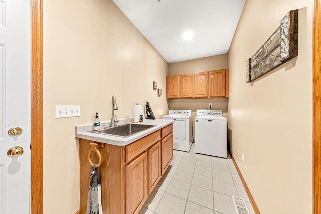 248 E Ottawa AVENUE, Dousman, WI 53118