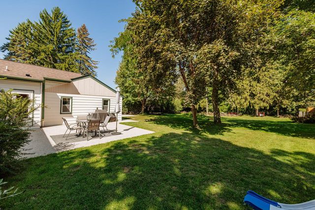248 E Ottawa AVENUE, Dousman, WI 53118