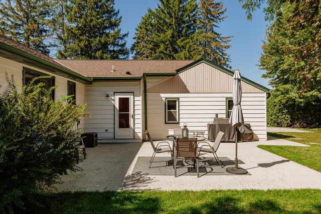 248 E Ottawa AVENUE, Dousman, WI 53118